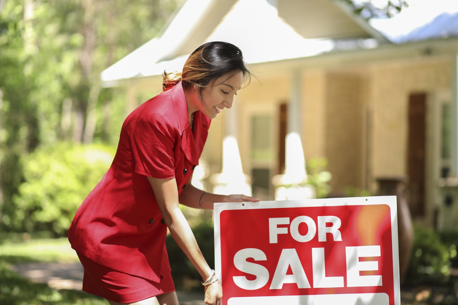 Home seller lady with the For sale signage